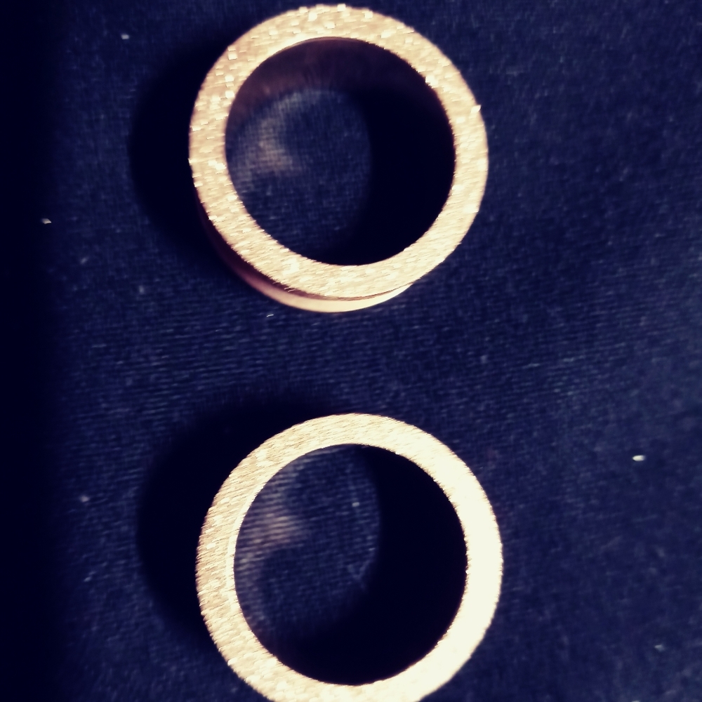 Gold glitter gauges